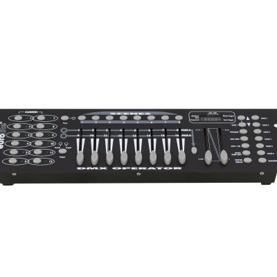 Mesa de controlo DMX preta com botões e faders