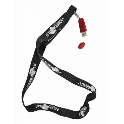 Pen drive USB vermelho com fita preta para pescoço com texto LASER e caveiras