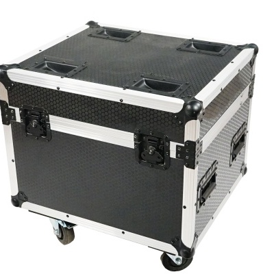 Mala rígida preta com estrutura metálica e rodas