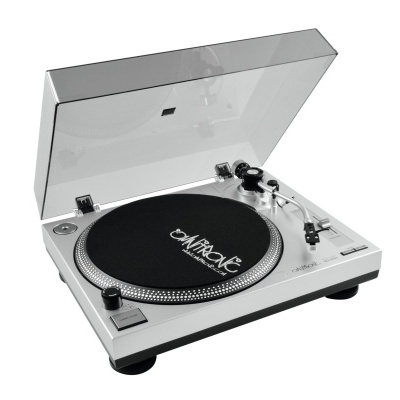 gira-discos analógico prateado com tampa transparente