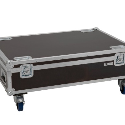 Caixa de transporte preta com estrutura metálica e rodas azuis.