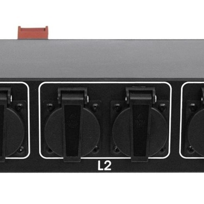 Painel metálico preto com quatro interruptores alavanca marcados L3, L2, L1