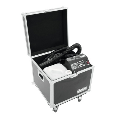 Máquina de fumo Antari dentro de caixa preta com armação metálica e rodízios