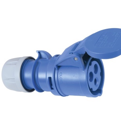 Tomada industrial azul com tampa articulada