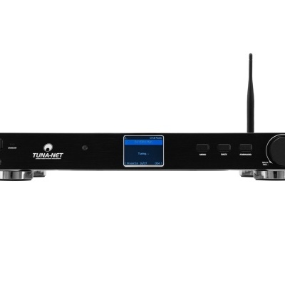 Receptor de áudio preto TUNA-NET com ecrã azul e antena