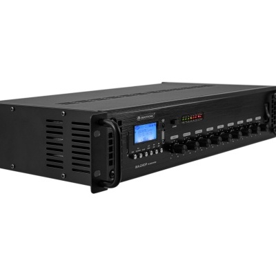 Amplificador de potência preto com botões e ecrã azul