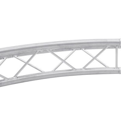 Estrutura metálica arqueada em alumínio com padrão cruzado