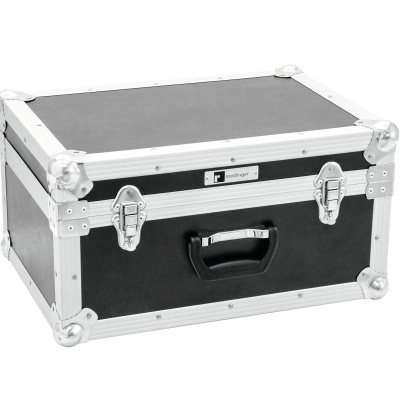 Mala de transporte preta com cantos metálicos reforçados