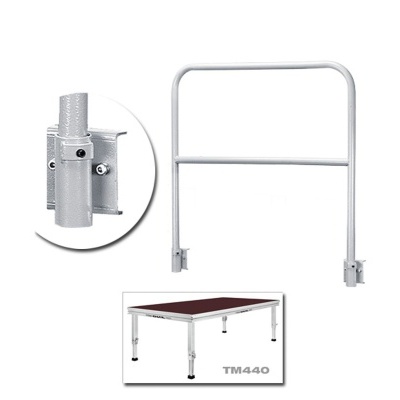 Estrutura metálica branca com design em barras horizontais e imagem de palco modular TM440 no canto