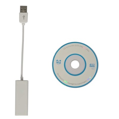 Adaptador USB branco e CD Utility CD sobre fundo branco