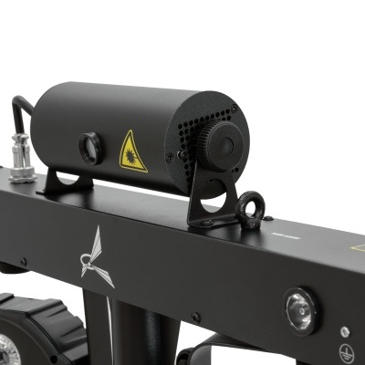 Máquina preta com cilindro e símbolo de laser