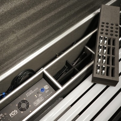 Equipamento eletrónico em mala acolchoada com divisórias