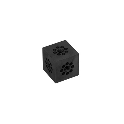 Cubóide preto com furos em padrão flor sobre fundo branco