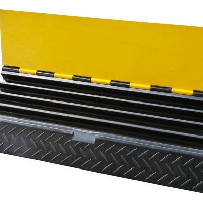 Protetor de cabo preto e amarelo com textura antiderrapante