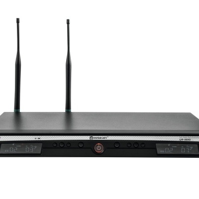 Equipamento eletrónico com duas antenas e visor digital preto