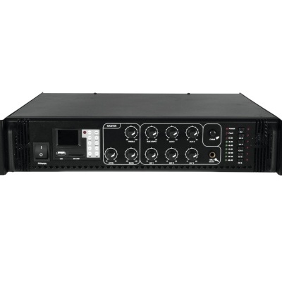 Amplificador áudio preto em rack com botões e mostrador digital