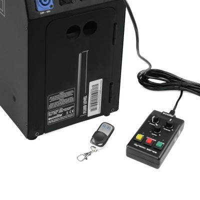 unidade de armazenamento preta com controlo remoto e chaveiro