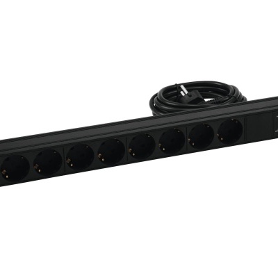 Régua de tomadas elétrica preta com oito portas