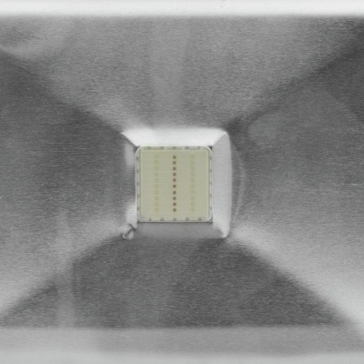 Refletor LED quadrado prateado com painel central iluminado