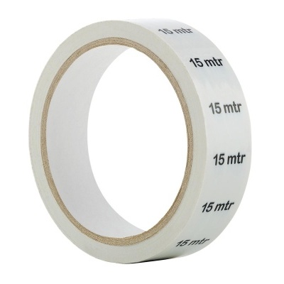 Rolo de fita adesiva branca com texto 15 mtr