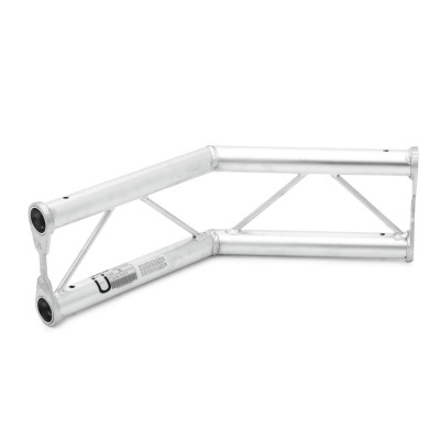 Estrutura metálica prateada composta por tubos ligados por barras cruzadas