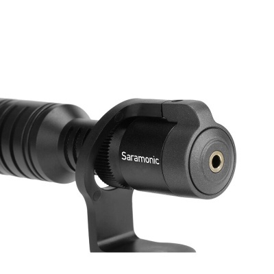 Microfone preto Saramonic com suporte e entrada de áudio