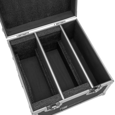 Caixa organizadora preta com três compartimentos interiores e tampa aberta