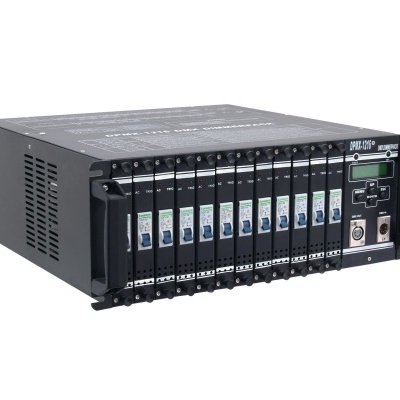 Equipamento electrónico preto com vários módulos numerados de 01 a 10 e painel frontal digital