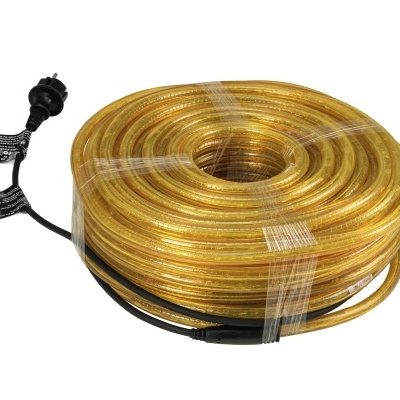 Mangueira elétrica enrolada dourada transparente com ficha preta