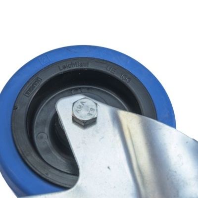 Roda giratória azul com suporte metálico