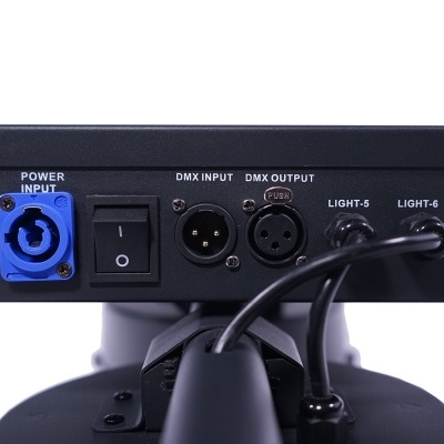 Unidade eletrónica com conectores e interruptor