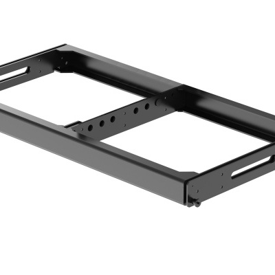 Estrutura metálica retangular preta com orifícios e ranhuras