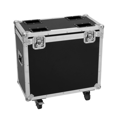 Mala de transporte preta com moldura metálica e rodas