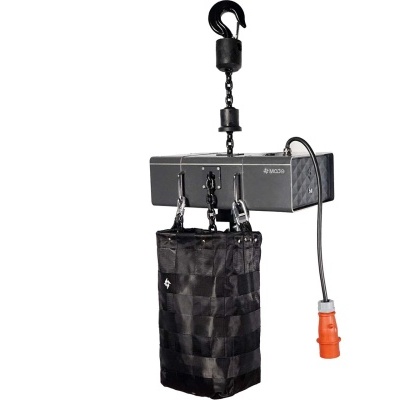 Cabrestante elétrico cinza com gancho, saco preto e cabo laranja