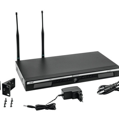 Sistema de microfone sem fios UHF preto com antenas e acessórios