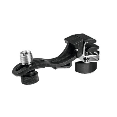 Suporte ajustável preto de metal e plástico sobre fundo branco