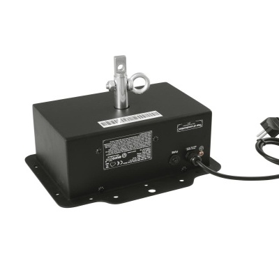 Dispositivo preto retangular com cabo e etiquetas em fundo branco