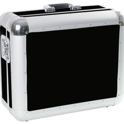 Mala rígida preta com bordas de metal prateado