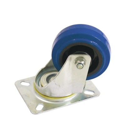 Roda azul para carrinho com suporte metálico prateado.