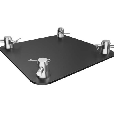 Base quadrada preta com quatro suportes metálicos prateados