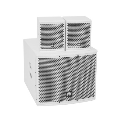 Conjunto de colunas de som brancas com grelha metálica perfurada