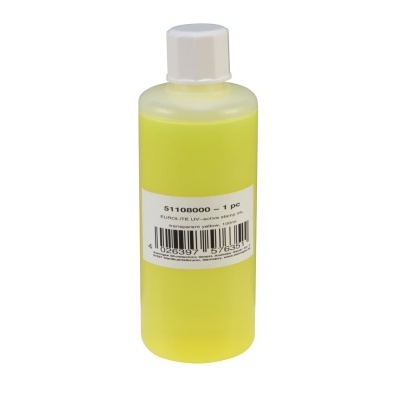 Frasco plástico translúcido com líquido amarelo e etiqueta com código e código de barras