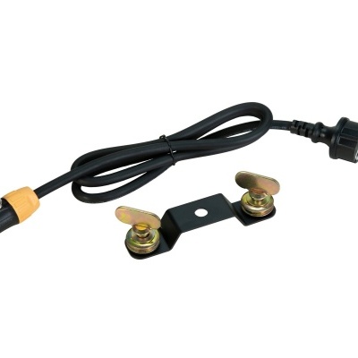 Cabo elétrico preto com ficha e suporte metálico