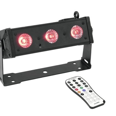 Painel de luzes LED preto com três lentes e controlo remoto