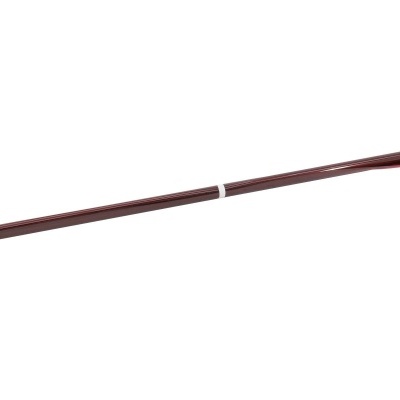 Par de pauzinhos de madeira castanho escuro unidos por faixa branca