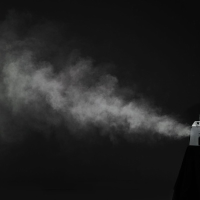 Máquina de fumo a emitir vapor