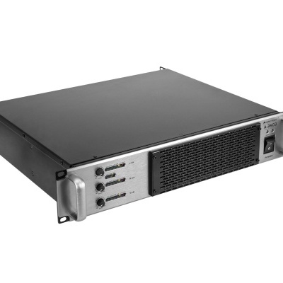 Amplificador profissional preto com painel prateado e botões de controlo