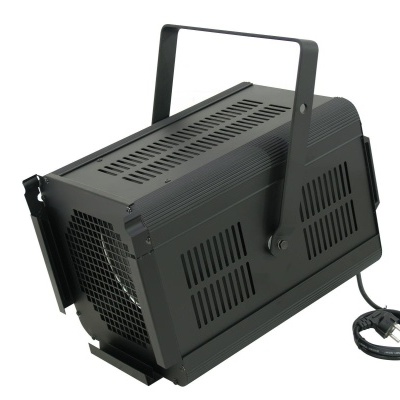 luz de palco preta retangular com cabo elétrico e suporte de fixação