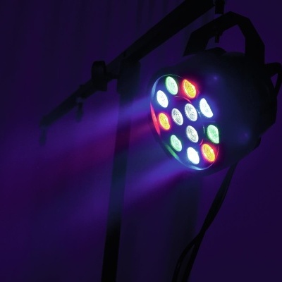 Luz de palco LED colorida em estrutura preta