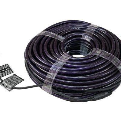 Cabo de extensão elétrico preto enrolado com ficha tipo europeu